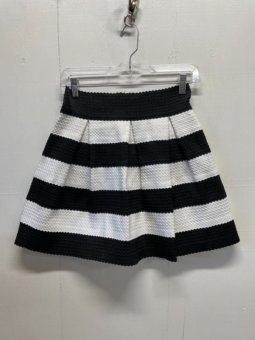 GINGER G Pleated Back Zip Stretch Waist Black Striped Skirt Women's Size Small